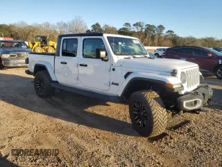 2020 Jeep Gladiator Overland z VIN 1C6HJTFG5LL180415, wystawiony jako Copart lot #45934625 z przebiegiem 13 949 mil mil oraz Szkoda całkowita • Salvage title. Historia ofert i sprzedaży dostępna na DreamBid. Obrazek 4.