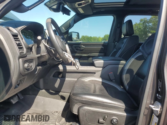 2021 Ram 1500 z VIN NCS107300, wystawiony jako Copart lot #66329055 z przebiegiem 25 123 mil mil oraz Szkoda całkowita • Salvage title. Historia ofert i sprzedaży dostępna na DreamBid. Obrazek 7.