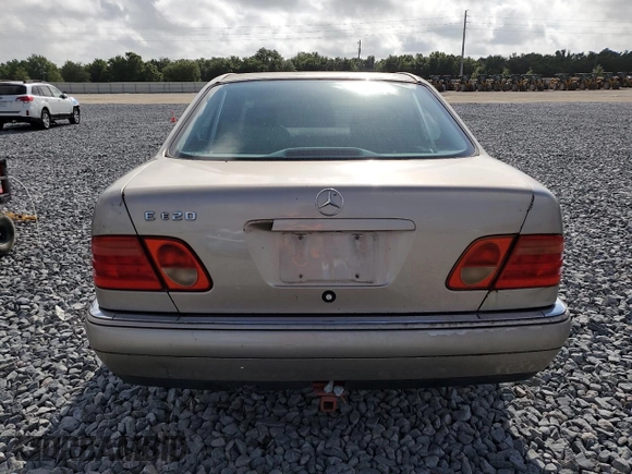 1999 Mercedes-Benz E with VIN WDBJF25H7XA934446, listed as a Copart auction lot 51386255 with 218,439 mi miles and Clean Title. Bid and sale history available at DreamBid. Image 6.