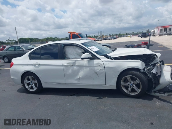 2013 BMW 3 Series 328i xDrive с VIN WBA3B5C54DF597262, выставлен на аукционе IAAI как лот 42640101 с пробегом 109 136 миль миль и . История ставок и продаж доступна на DreamBid. Изображение 13.
