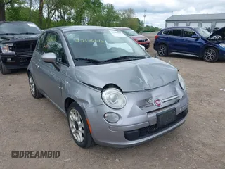 2015 FIAT 500 Pop z VIN 3C3CFFAR2FT590195, wystawiony jako IAAI lot #42186618 z przebiegiem 131 007 mil mil oraz . Historia ofert i sprzedaży dostępna na DreamBid. Obrazek 1.