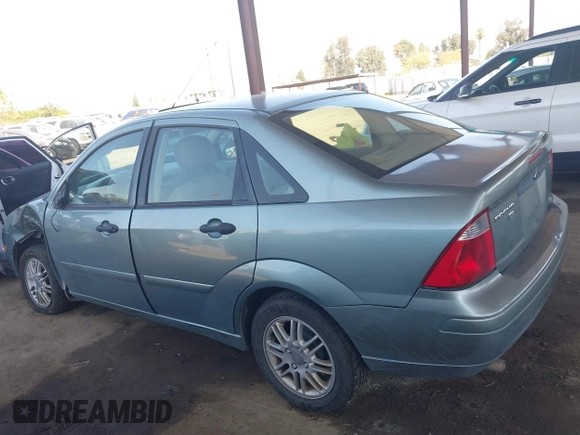 2005 Ford Focus S with VIN 1FAFP34N05W276945, listed as a IAAI auction lot 41889586 with 253,219 mi miles. Bid and sale history available at carsss.com. Image 14.