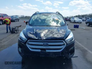 2018 Ford Escape SE z VIN 1FMCU9GD1JUD48846, wystawiony jako IAAI lot #42112952 z przebiegiem 117 580 mil mil oraz . Historia ofert i sprzedaży dostępna na DreamBid. Obrazek 12.