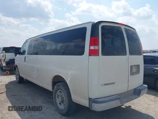 2020 Chevrolet Express Passenger LT z VIN 1GAZGPFG8L1139879, wystawiony jako IAAI lot #42327585 z przebiegiem 72 014 mil mil oraz . Historia ofert i sprzedaży dostępna na DreamBid. Obrazek 3.