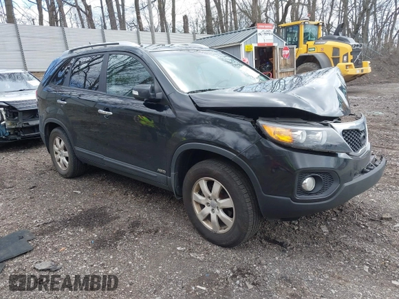 2013 Kia Sorento LX with VIN 5XYKTCA66DG417238, listed as a IAAI auction lot 41992513 with 166,134 mi miles. Bid and sale history available at carsss.com. Image 1.