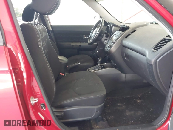 2013 Kia Soul + z VIN KNDJT2A63D7536836, wystawiony jako IAAI lot #42341811 z przebiegiem 118 226 mil mil oraz . Historia ofert i sprzedaży dostępna na DreamBid. Obrazek 5.