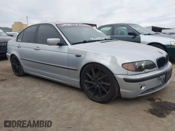 2003 BMW 3 Series 325i with VIN WBAAZ33403PH31680, listed as a IAAI auction lot 41726073 with 214,623 mi miles. Bid and sale history available at carsss.com. Image 1.