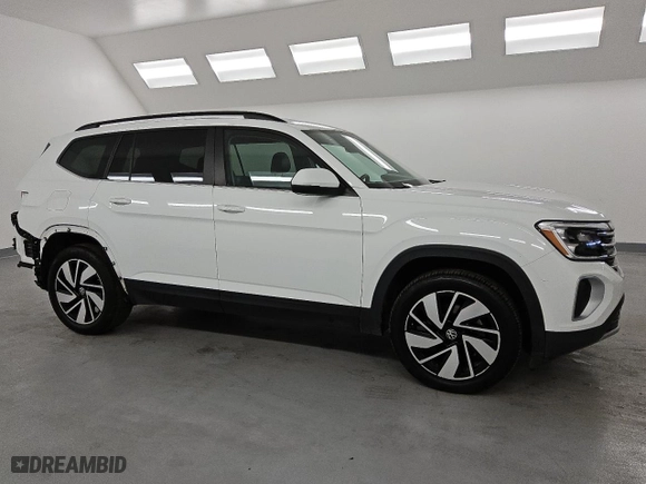 2024 Volkswagen Atlas 2.0T SE w/Technology with VIN 1V2HR2CA1RC543277, listed as a Copart auction lot 50930205 with 35,141 mi miles and Clean Title. Bid and sale history available at carsss.com. Image 4.