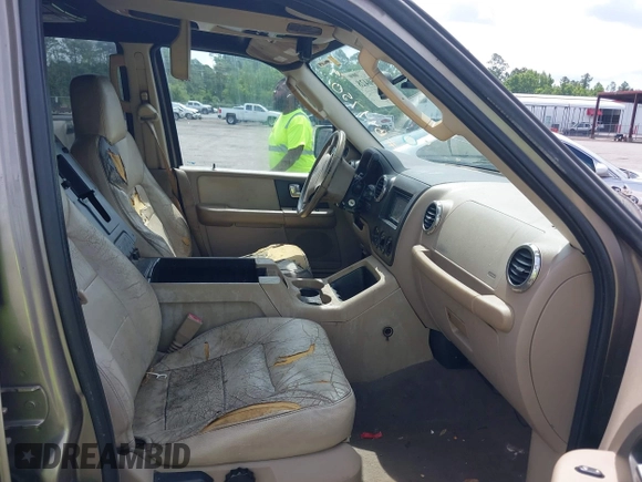 2003 Ford Expedition Special Service z VIN 1FMRU15W83LB44750, wystawiony jako IAAI lot #42350428 z przebiegiem 377 861 mil mil oraz . Historia ofert i sprzedaży dostępna na DreamBid. Obrazek 5.
