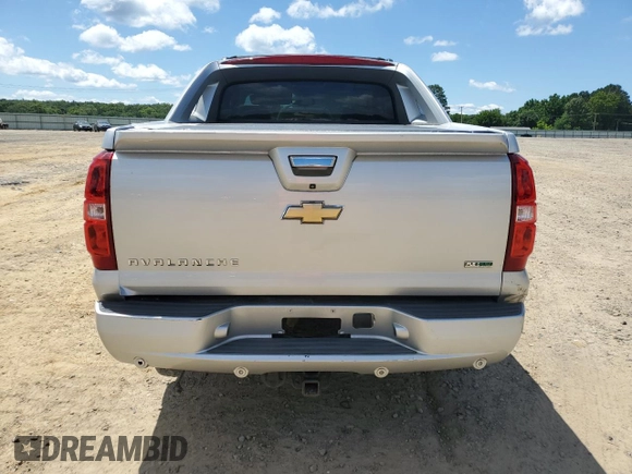 2011 Chevrolet Avalanche LT z VIN 3GNTKFE30BG209600, wystawiony jako Copart lot #59156275 z przebiegiem 213 396 mil mil oraz Czysty tytuł • Clean title. Historia ofert i sprzedaży dostępna na DreamBid. Obrazek 6.