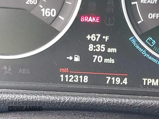 2013 BMW 3 Series 320i xDrive с VIN WBA3C3C55DF982704, выставлен на аукционе IAAI как лот 42129268 с пробегом 112 318 миль миль и . История ставок и продаж доступна на DreamBid. Изображение 15.