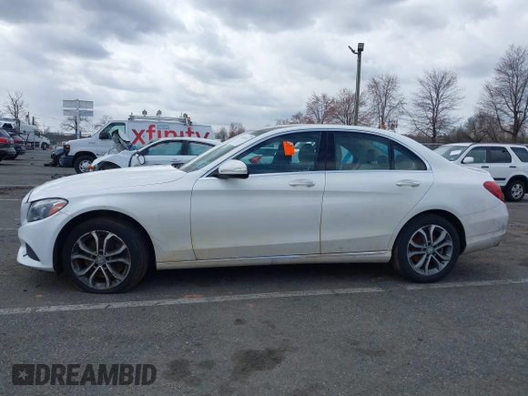 2015 Mercedes-Benz C-Class C 300 Luxury with VIN 55SWF4KB5FU026651, listed as a IAAI auction lot 41892311 with 101,285 mi miles. Bid and sale history available at carsss.com. Image 13.