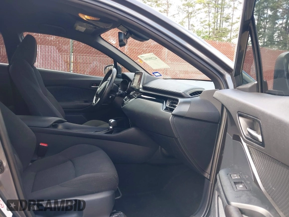 2018 Toyota C-HR XLE z VIN NMTKHMBX5JR045242, wystawiony jako IAAI lot #42209395 z przebiegiem 78 755 mil mil oraz . Historia ofert i sprzedaży dostępna na DreamBid. Obrazek 5.