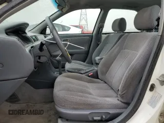 2000 Toyota Camry LE z VIN 4T1BF22KXYU953641, wystawiony jako Copart lot #48018145 z przebiegiem 118 587 mil mil oraz Czysty tytuł • Clean title. Historia ofert i sprzedaży dostępna na DreamBid. Obrazek 7.
