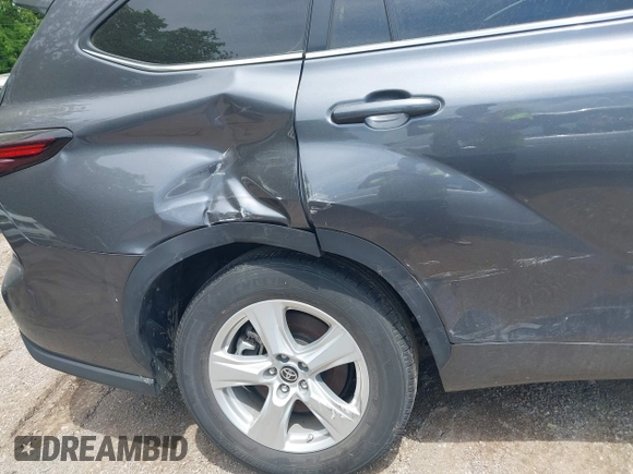 2024 Toyota Highlander LE z VIN 5TDKDRAH6RS539383, wystawiony jako IAAI lot #42267073 z przebiegiem 26 293 mil mil oraz . Historia ofert i sprzedaży dostępna na DreamBid. Obrazek 6.