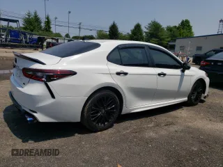 2020 Toyota Camry SE z VIN 4T1G11AKXLU390146, wystawiony jako Copart lot #60742385 z przebiegiem 52 798 mil mil oraz Czysty tytuł • Clean title. Historia ofert i sprzedaży dostępna na DreamBid. Obrazek 3.