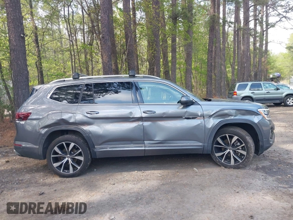 2025 Volkswagen Atlas SEL Premium R-Line with VIN 1V2FR2CA0SC522921, listed as a IAAI auction lot 42033389 with 5,342 mi miles and . Bid and sale history available at DreamBid. Image 13.