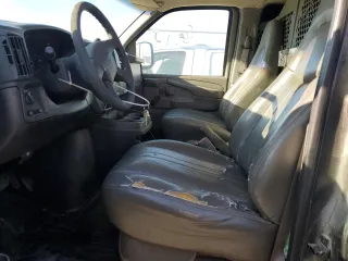 2003 GMC Savana Cargo Van with VIN 1GTHG35U231207418, listed as a Copart auction lot 83689644 with 87,250 mi miles and Salvage Title. Bid and sale history available at carsss.com. Image 7.