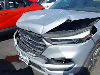 2017 Hyundai Tucson Value with VIN KM8J33A25HU468142, listed as a IAAI auction lot 41382131 with 1 mi miles. Bid and sale history available at carsss.com. Image 6.