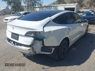 2022 Tesla Model 3 Long Range z VIN 5YJ3E1EB8NF212930, wystawiony jako IAAI lot #41658127 z przebiegiem 43 773 mil mil oraz . Historia ofert i sprzedaży dostępna na DreamBid. Obrazek 4.