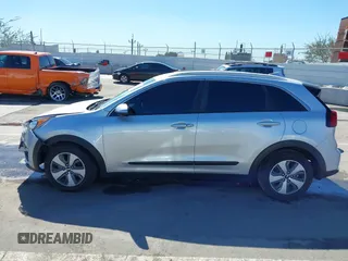 2018 Kia Niro LX with VIN KNDCB3LC9J5157481, listed as a IAAI auction lot 41682191 with 92,578 mi miles. Bid and sale history available at carsss.com. Image 14.
