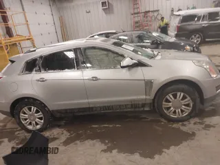 2016 Cadillac SRX Luxury Collection z VIN 3GYFNBE36GS572780, wystawiony jako IAAI lot #41347399 z przebiegiem 166 436 mil mil oraz . Historia ofert i sprzedaży dostępna na DreamBid. Obrazek 13.