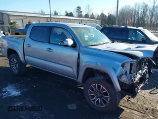 2023 Toyota Tacoma SR5 z VIN 3TMAZ5CN7PM213050, wystawiony jako IAAI lot #41364846 z przebiegiem 25 815 mil mil oraz . Historia ofert i sprzedaży dostępna na DreamBid. Obrazek 1.
