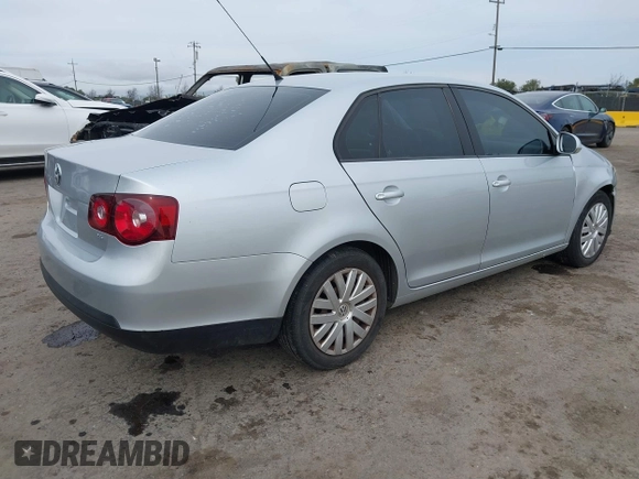 2010 Volkswagen Jetta Sedan S with VIN 3VWJZ7AJ1AM003298, listed as a IAAI auction lot 41583771 with 127,234 mi miles. Bid and sale history available at carsss.com. Image 4.