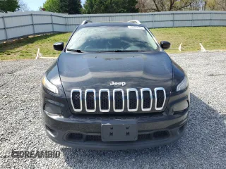 2018 Jeep Cherokee Latitude Plus with VIN 1C4PJLLB6JD553255, listed as a Copart auction lot 50999745 with 95,828 mi miles and Clean Title. Bid and sale history available at DreamBid. Image 5.