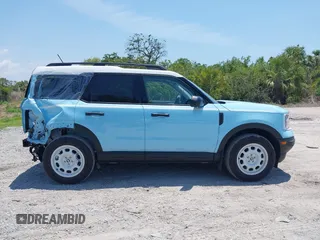 2024 Ford Bronco Sport Heritage с VIN 3FMCR9G65RRF35612, выставлен на аукционе IAAI как лот 42307634 с пробегом 2 133 миль миль и . История ставок и продаж доступна на DreamBid. Изображение 14.