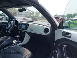2019 Volkswagen Beetle S с VIN 3VW5DAAT1KM500920, выставлен на аукционе IAAI как лот 42401666 с пробегом Не указан миль и . История ставок и продаж доступна на DreamBid. Изображение 5.