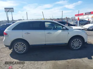 2013 Lincoln MKX with VIN 2LMDJ8JK2DBL19143, listed as a IAAI auction lot 41824677 with 172,336 mi miles. Bid and sale history available at carsss.com. Image 13.