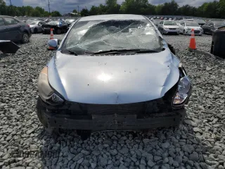 2011 Hyundai Elantra GLS z VIN KMHDH4AE2BU093672, wystawiony jako Copart lot #56977185 z przebiegiem 142 095 mil mil oraz Szkoda całkowita • Salvage title. Historia ofert i sprzedaży dostępna na DreamBid. Obrazek 5.