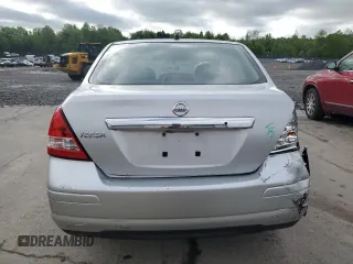 2010 Nissan Versa S z VIN 3N1BC1AP9AL420459, wystawiony jako Copart lot #56132335 z przebiegiem 174 094 mil mil oraz Szkoda całkowita • Salvage title. Historia ofert i sprzedaży dostępna na DreamBid. Obrazek 6.