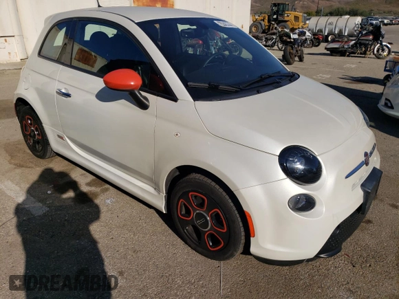 2018 FIAT 500e z VIN 3C3CFFGE3JT465087, wystawiony jako Copart lot #75343744 z przebiegiem 22 850 mil mil oraz Szkoda całkowita • Salvage title. Historia ofert i sprzedaży dostępna na DreamBid. Obrazek 4.