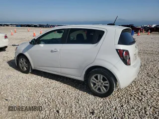 2016 Chevrolet Sonic LT z VIN 1G1JC6SH7G4125154, wystawiony jako Copart lot #55596195 z przebiegiem 107 384 mil mil oraz Czysty tytuł • Clean title. Historia ofert i sprzedaży dostępna na DreamBid. Obrazek 2.