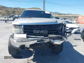 2009 GMC Sierra 1500 SLE z VIN 1GTEK29019Z262746, wystawiony jako IAAI lot #42262860 z przebiegiem 224 892 mil mil oraz . Historia ofert i sprzedaży dostępna na DreamBid. Obrazek 6.