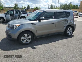 2019 Kia Soul z VIN KNDJN2A23K7687633, wystawiony jako Copart lot #55663055 z przebiegiem 138 450 mil mil oraz Szkoda całkowita • Salvage title. Historia ofert i sprzedaży dostępna na DreamBid. Obrazek 1.