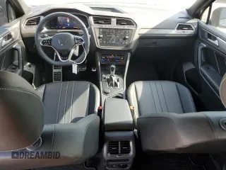 2024 Volkswagen Tiguan SE R-Line Black z VIN 3VV8B7AX6RM105221, wystawiony jako Copart lot #60552975 z przebiegiem 14 953 mil mil oraz Szkoda całkowita • Salvage title. Historia ofert i sprzedaży dostępna na DreamBid. Obrazek 8.