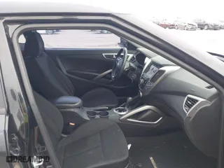 2016 Hyundai Veloster with VIN KMHTC6AD4GU281940, listed as a IAAI auction lot 41261313 with 88,118 mi miles. Bid and sale history available at carsss.com. Image 5.