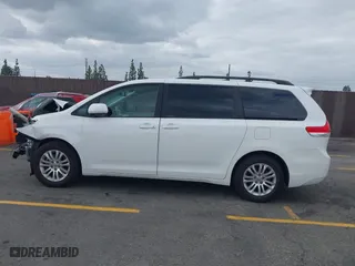 2014 Toyota Sienna XLE with VIN 5TDYK3DCXES470852, listed as a IAAI auction lot 42053266 with 48,512 mi miles. Bid and sale history available at carsss.com. Image 14.