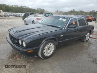 2003 Jaguar XJ 8 z VIN SAJDA14C93LF51026, wystawiony jako Copart lot #83897794 z przebiegiem 50 945 mil mil oraz Szkoda całkowita • Salvage title. Historia ofert i sprzedaży dostępna na DreamBid. Obrazek 1.