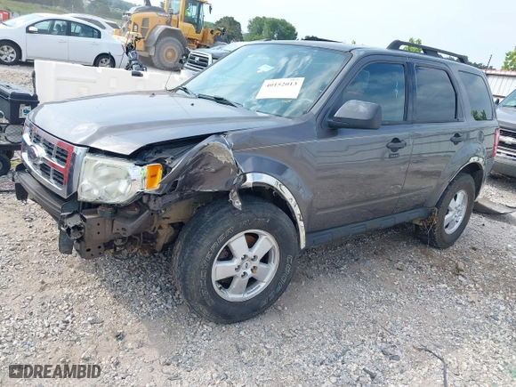 2009 Ford Escape XLT with VIN 1FMCU93G69KC27205, listed as a IAAI auction lot 40152013 with 187,084 mi miles. Bid and sale history available at carsss.com. Image 2.