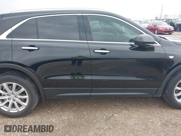 2020 Cadillac XT4 FWD Luxury z VIN 1GYAZAR4XLF146598, wystawiony jako IAAI lot #42211317 z przebiegiem 37 313 mil mil oraz . Historia ofert i sprzedaży dostępna na DreamBid. Obrazek 13.