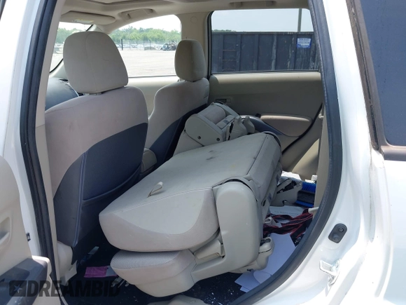 2007 Mitsubishi Outlander LS z VIN JA4MT31X67Z019805, wystawiony jako IAAI lot #42424258 z przebiegiem Nie podano mil oraz . Historia ofert i sprzedaży dostępna na DreamBid. Obrazek 8.