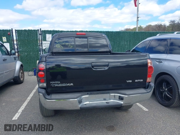 2008 Toyota Tacoma z VIN 5TELU42NX8Z506805, wystawiony jako IAAI lot #42063134 z przebiegiem 228 690 mil mil oraz . Historia ofert i sprzedaży dostępna na DreamBid. Obrazek 16.