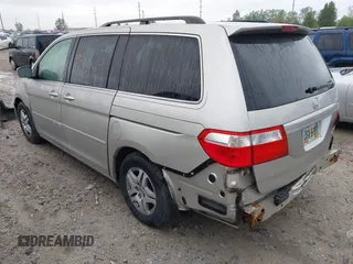 2005 Honda Odyssey EX-L with VIN 5FNRL38685B055538, listed as a IAAI auction lot 42183078 with 277,597 mi miles and . Bid and sale history available at carsss.com. Image 3.