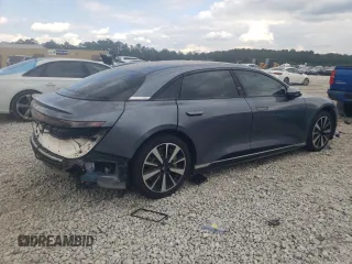 2023 Lucid Air Pure z VIN 50EA1PFA0PA006360, wystawiony jako Copart lot #72276924 z przebiegiem 4982 mil mil oraz Tytuł czysty. Historia ofert i sprzedaży dostępna na DreamBid. Obrazek 3.