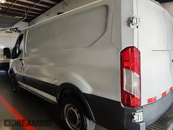 2015 Ford Transit Cargo z VIN 1FTNR1ZM8FKA45398, wystawiony jako IAAI lot #42521006 z przebiegiem 111 526 mil mil oraz . Historia ofert i sprzedaży dostępna na DreamBid. Obrazek 3.