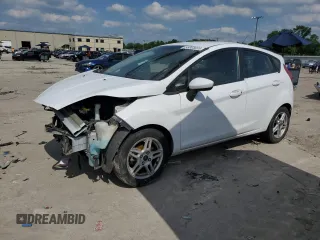 2019 Ford Fiesta SE z VIN 3FADP4EJXKM147731, wystawiony jako Copart lot #55865835 z przebiegiem 121 303 mil mil oraz Szkoda całkowita • Salvage title. Historia ofert i sprzedaży dostępna na DreamBid. Obrazek 1.